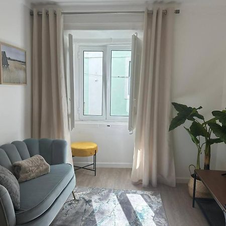Stylish Renovated Apartment In Chiado Lisbon Bagian luar foto