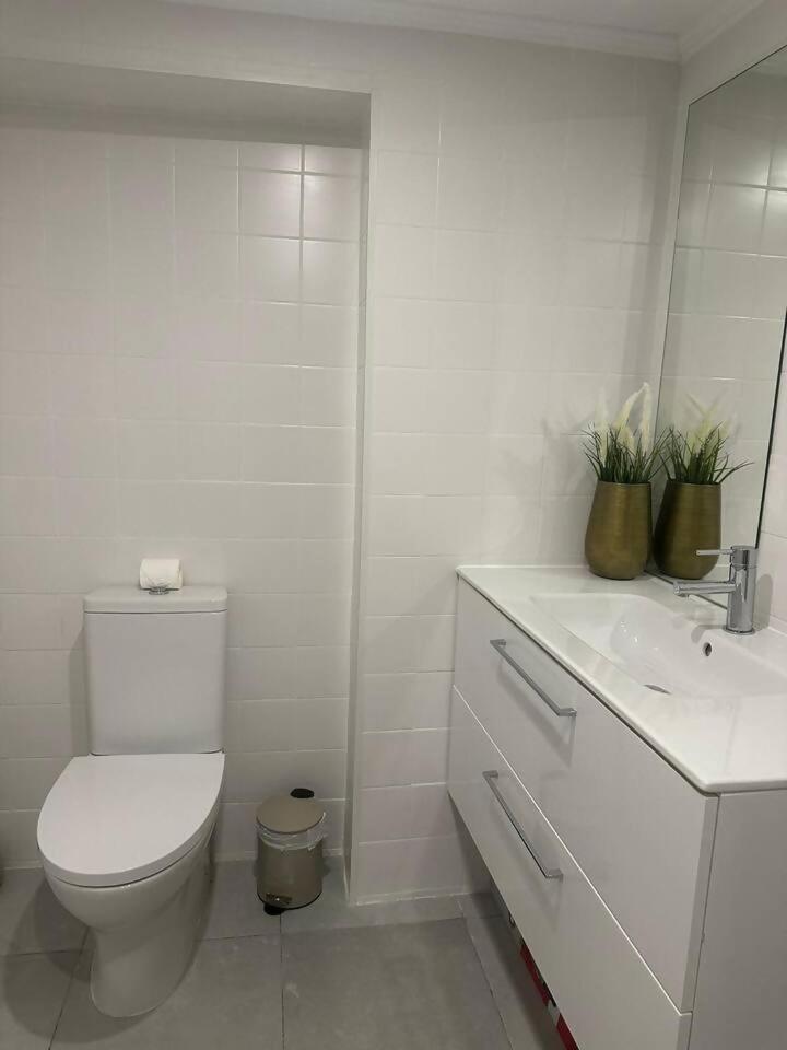 Stylish Renovated Apartment In Chiado Lisbon Bagian luar foto