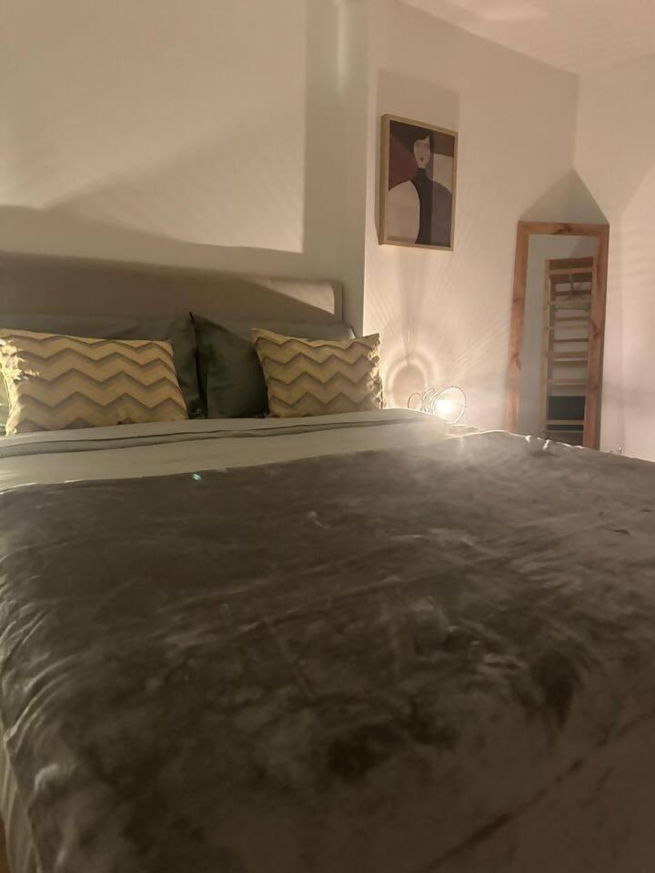 Stylish Renovated Apartment In Chiado Lisbon Bagian luar foto
