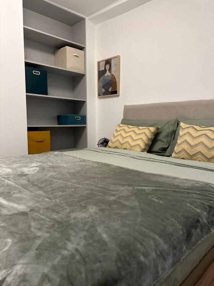 Stylish Renovated Apartment In Chiado Lisbon Bagian luar foto