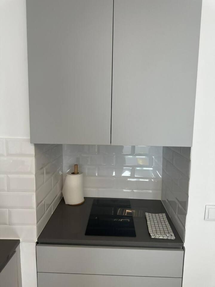 Stylish Renovated Apartment In Chiado Lisbon Bagian luar foto