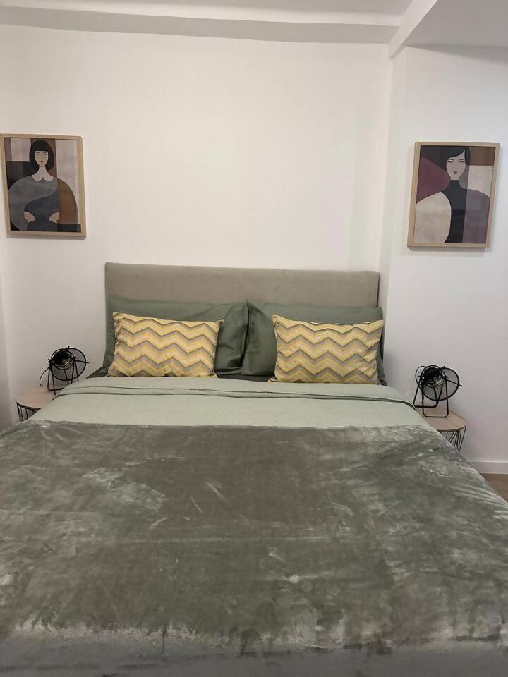 Stylish Renovated Apartment In Chiado Lisbon Bagian luar foto