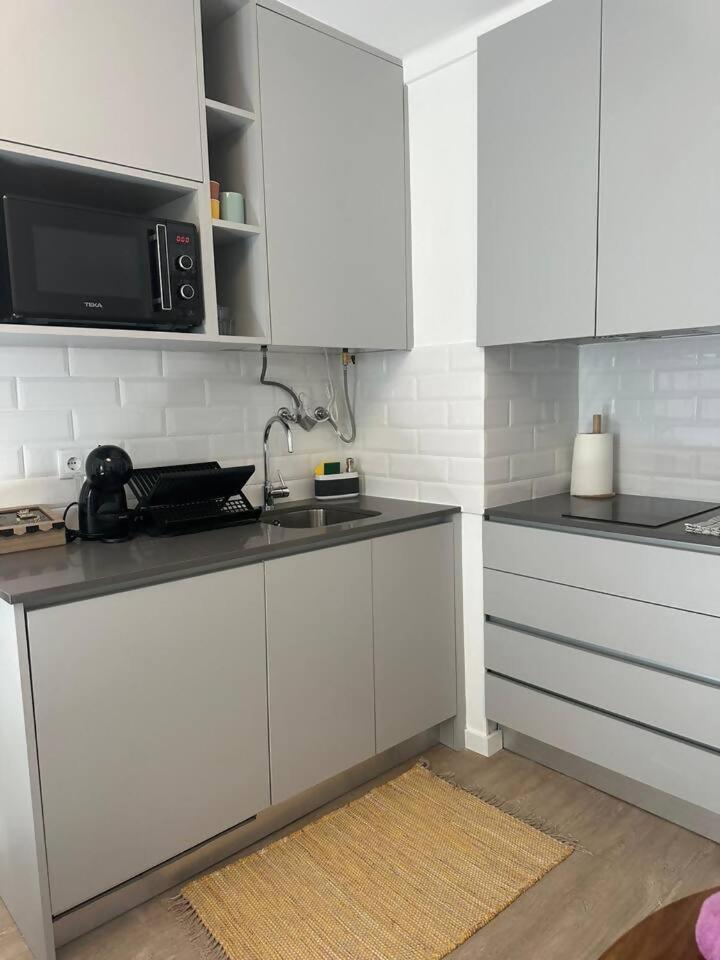 Stylish Renovated Apartment In Chiado Lisbon Bagian luar foto