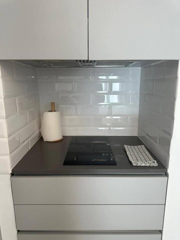 Stylish Renovated Apartment In Chiado Lisbon Bagian luar foto