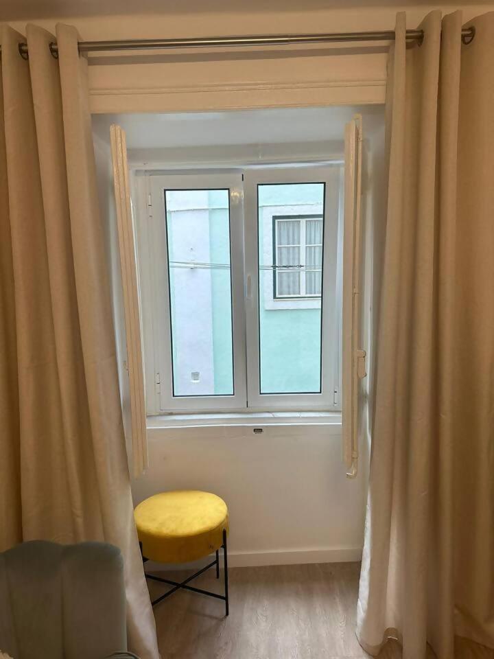 Stylish Renovated Apartment In Chiado Lisbon Bagian luar foto