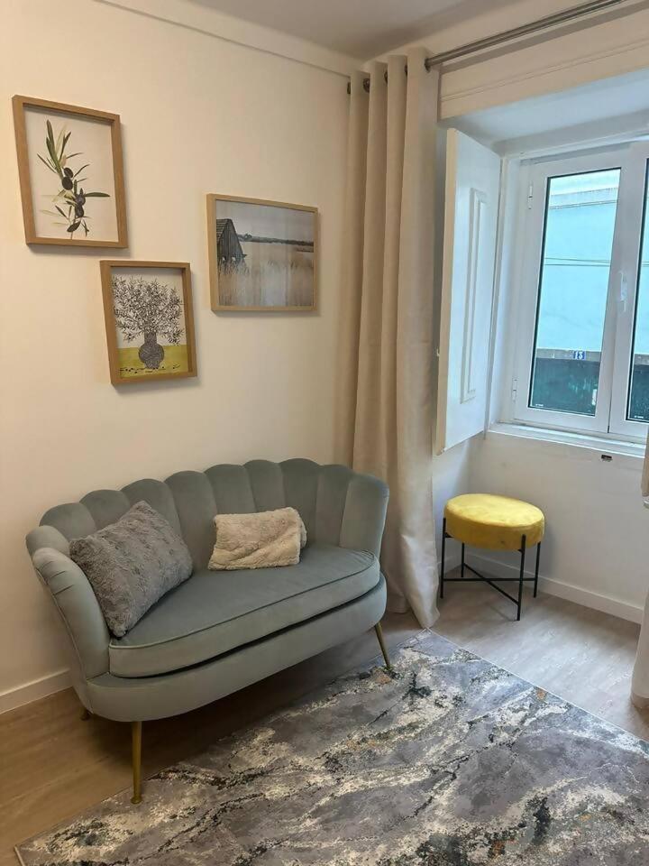 Stylish Renovated Apartment In Chiado Lisbon Bagian luar foto